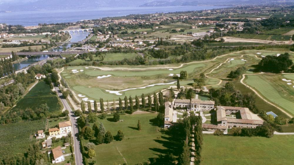 Luxe, grote, klassieke appartementen en villa's op golfclub aan het Gardameer. Ideaal voor grote families